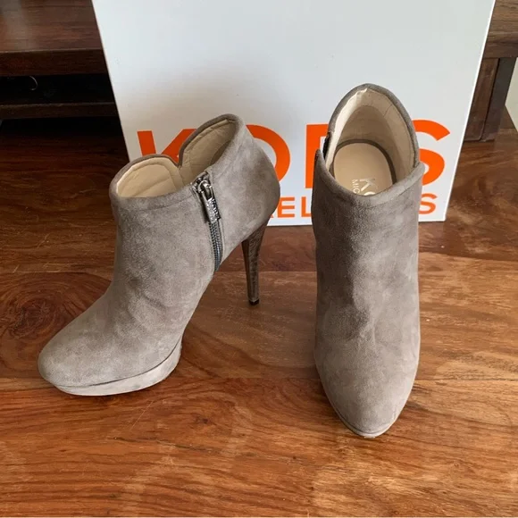 Michael Kors size 8 suede heeled boot - Picture 1 of 2